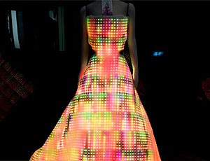 Il "Galaxy Dress" della Cute Circuit.