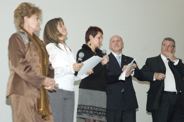 Da sinistra, Marisa Patrucco, Manuela Paterna e Anna Maria Coggiola durante l'inaugurazione della rassegna.
