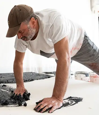 El artista mexicano Bosco Sodi en la Bienal de Arte de Venecia 2022