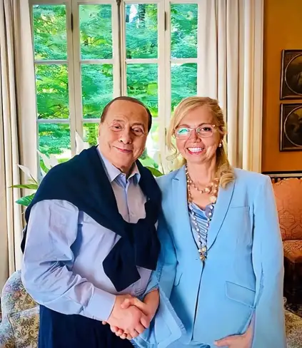 Berlusconi: «Conmigo volverá el Ministerio de los Italianos en el Mundo»