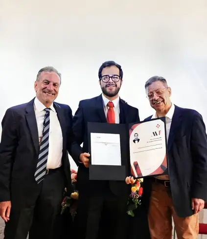Consegnati i primi certificati di laurea dell'Academia de Arte de Florencia