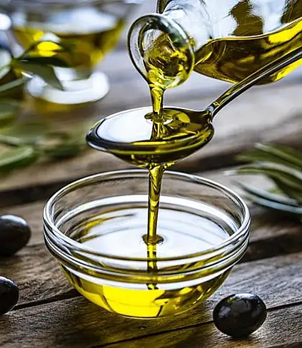 Olio extravergine d'oliva: crolla la produzione italiana