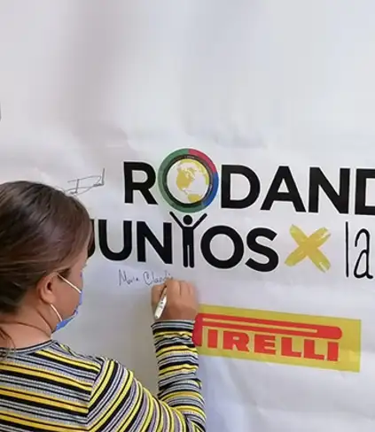 Pirelli firma in Messico il programma “Rodando juntos por la niñez”