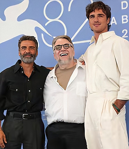 Frankenstein di Guillermo del Toro, un mostro in Mostra a Venezia / Foto: EFE-EPA-Riccardo Antimiani e Invision-AP-Lapresse Alessandra Tarantino