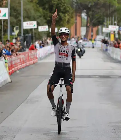 Il messicano Isaac del Toro vince anche il Giro della Toscana / bicitv.it