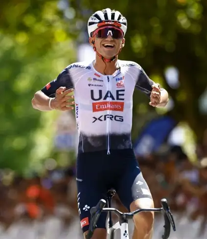 Isaac del Toro trionfa al Gran Piemonte / Foto: Luis Angel Gomez/SprintCyclingAgency©2025