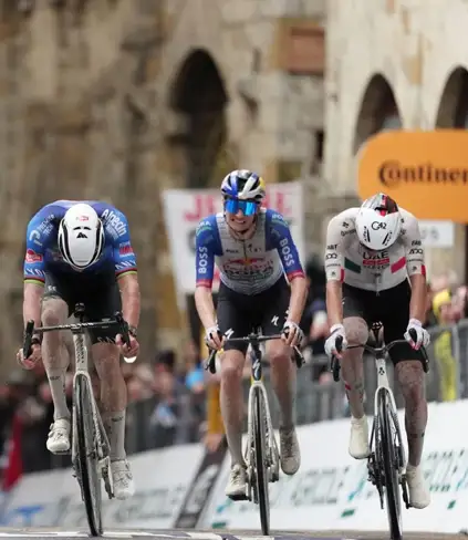 Tirreno-Adriatico, il messicano del Toro conquista il primato in classifica / Foto: ciclismoblog.it