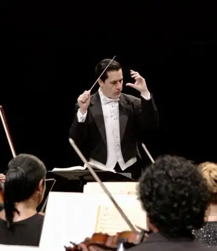 La bacchetta del messicano Felipe Tristán ritrova la Calabria / Foto: Felipe Tristán / excelsior.com.mx