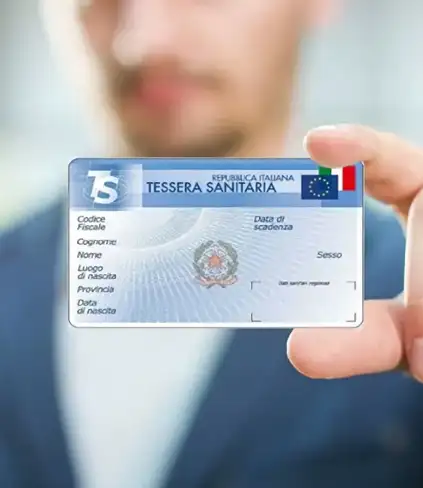 È legge: tessera sanitaria a 2.000€ per gli italiani residenti fuori dall'Ue / Immagine: infoimmigrazione.com